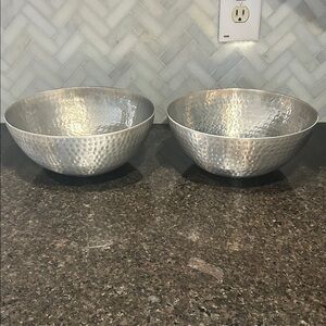 Threshold Round Hammered Silver Textured Bowls aluminum set 2 big bowls 10” NWOT